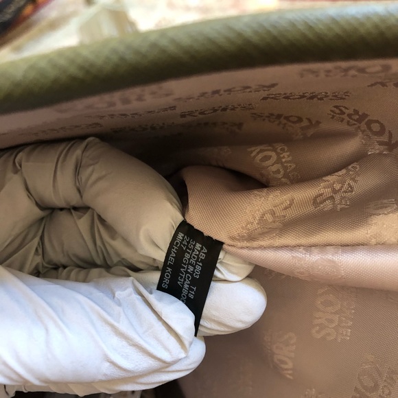 Authentic Michael Kors large tote&wallet&pouch - Picture 5 of 8